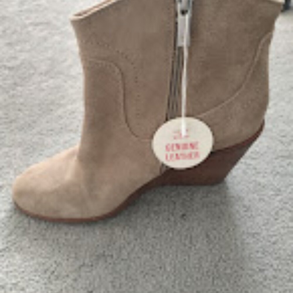 NWT Lucky Brand Wedge Suede Booties Sz. 7